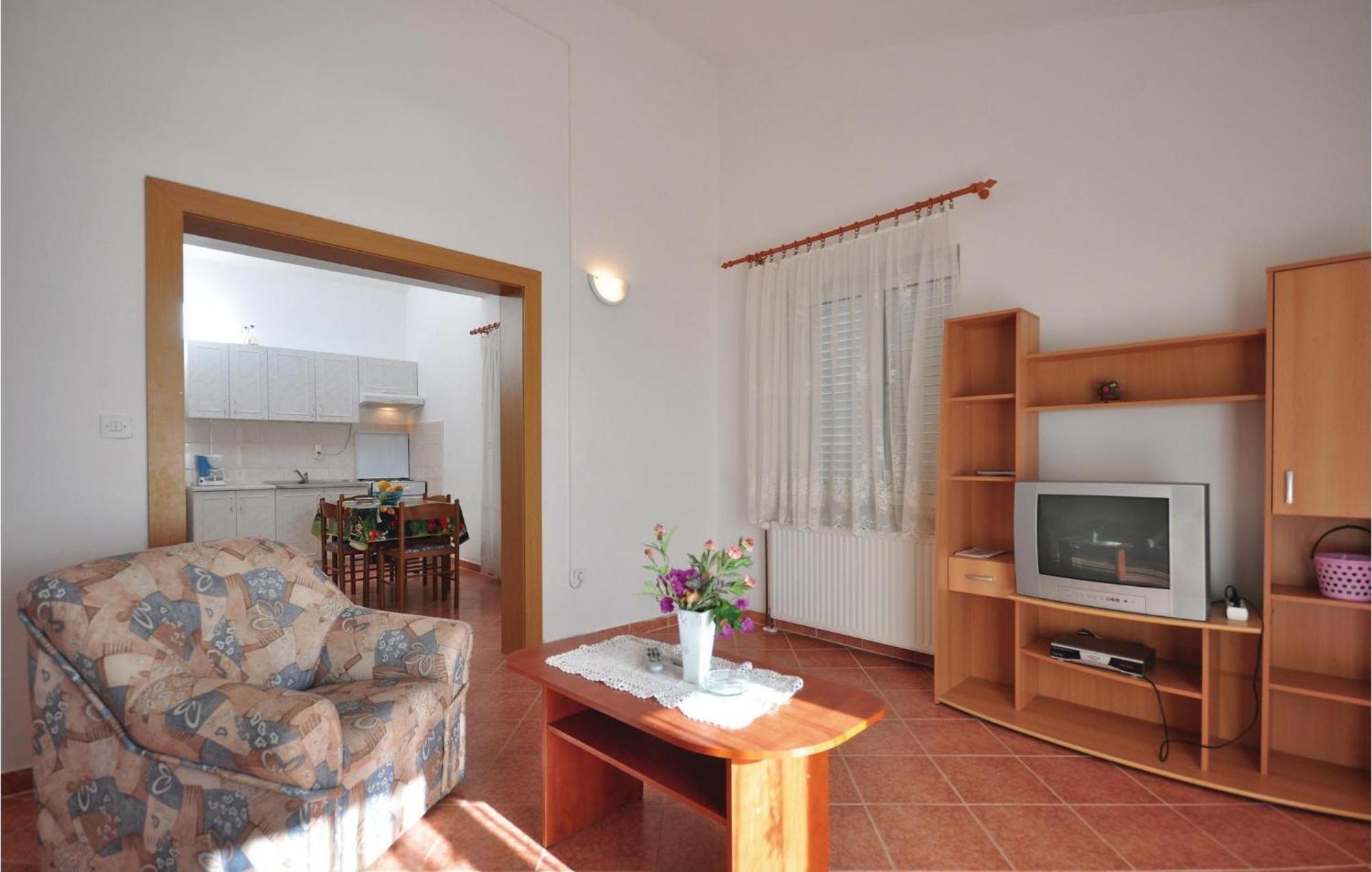Lovely Apartment In Trogir With Kitchen エクステリア 写真