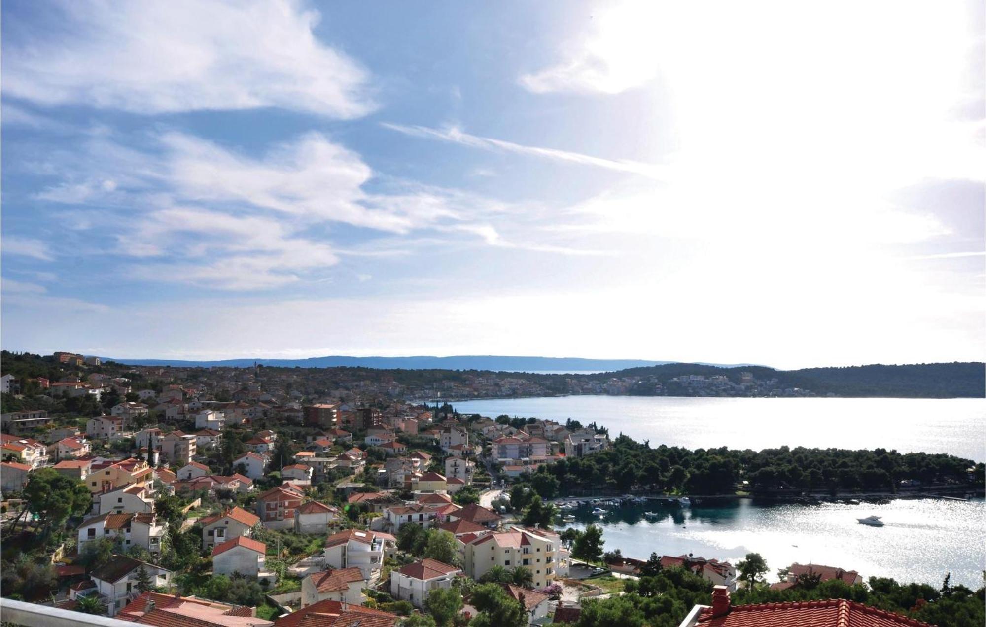 Lovely Apartment In Trogir With Kitchen エクステリア 写真
