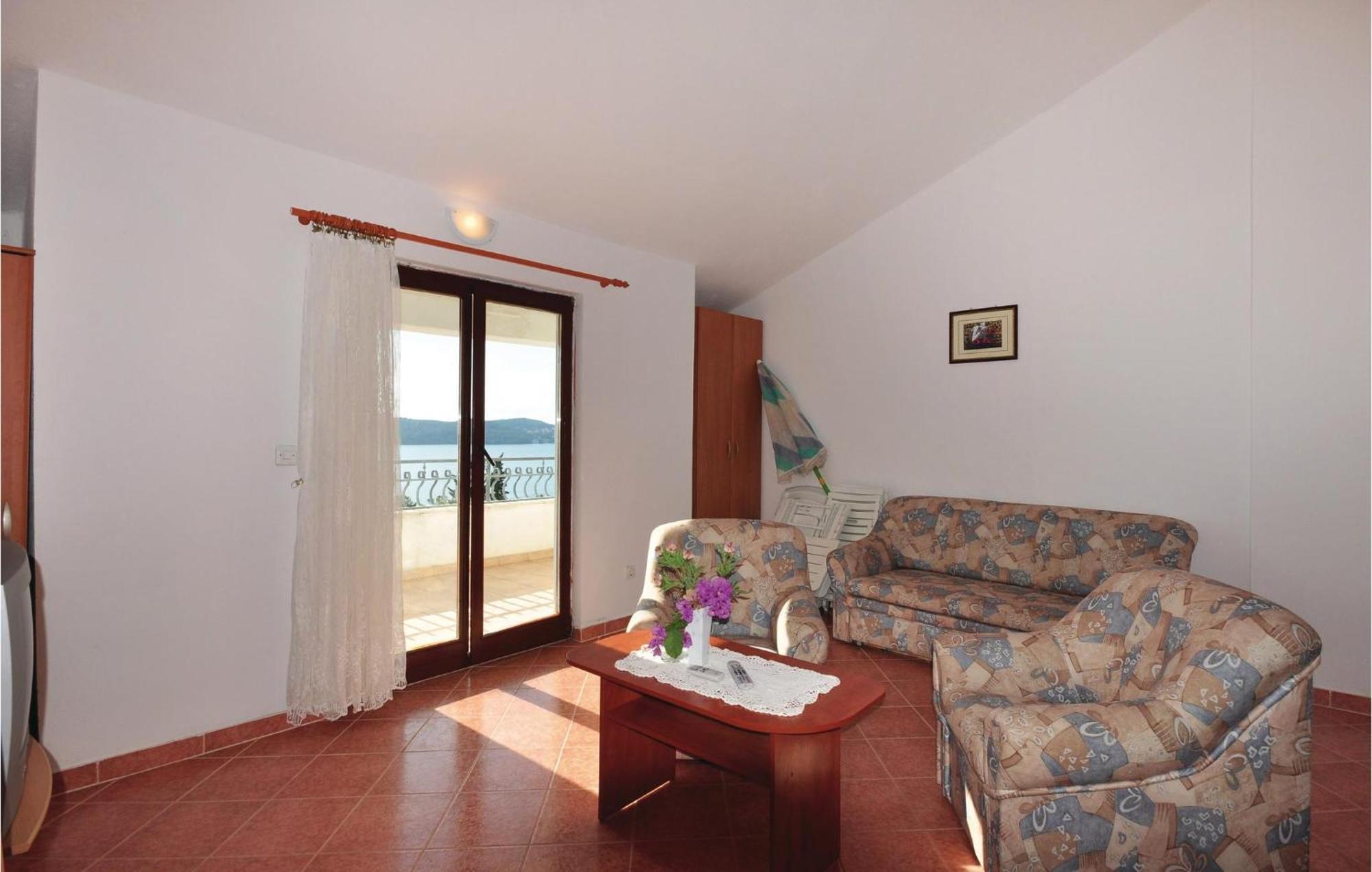 Lovely Apartment In Trogir With Kitchen エクステリア 写真