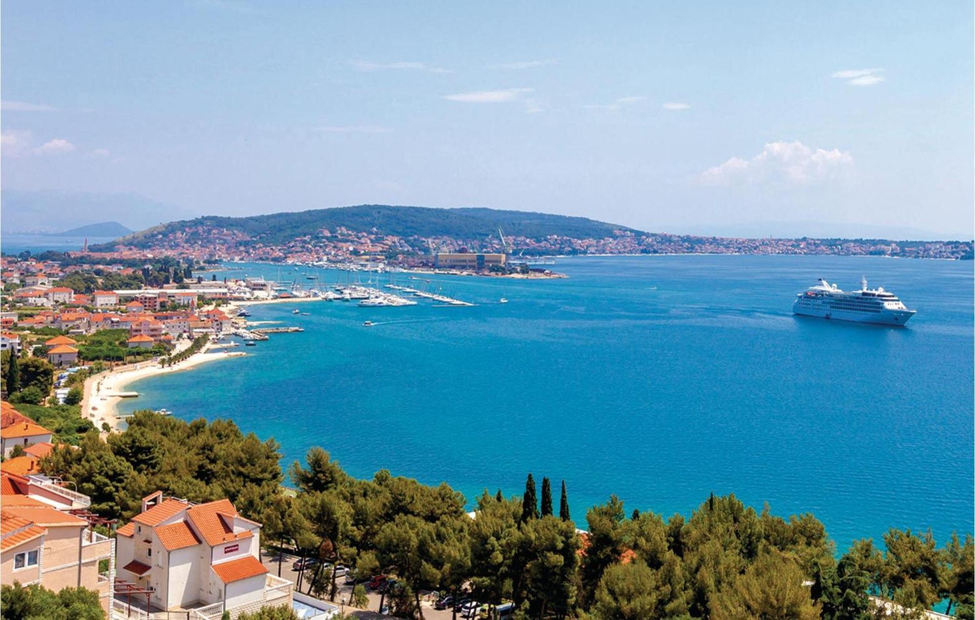 Lovely Apartment In Trogir With Kitchen エクステリア 写真