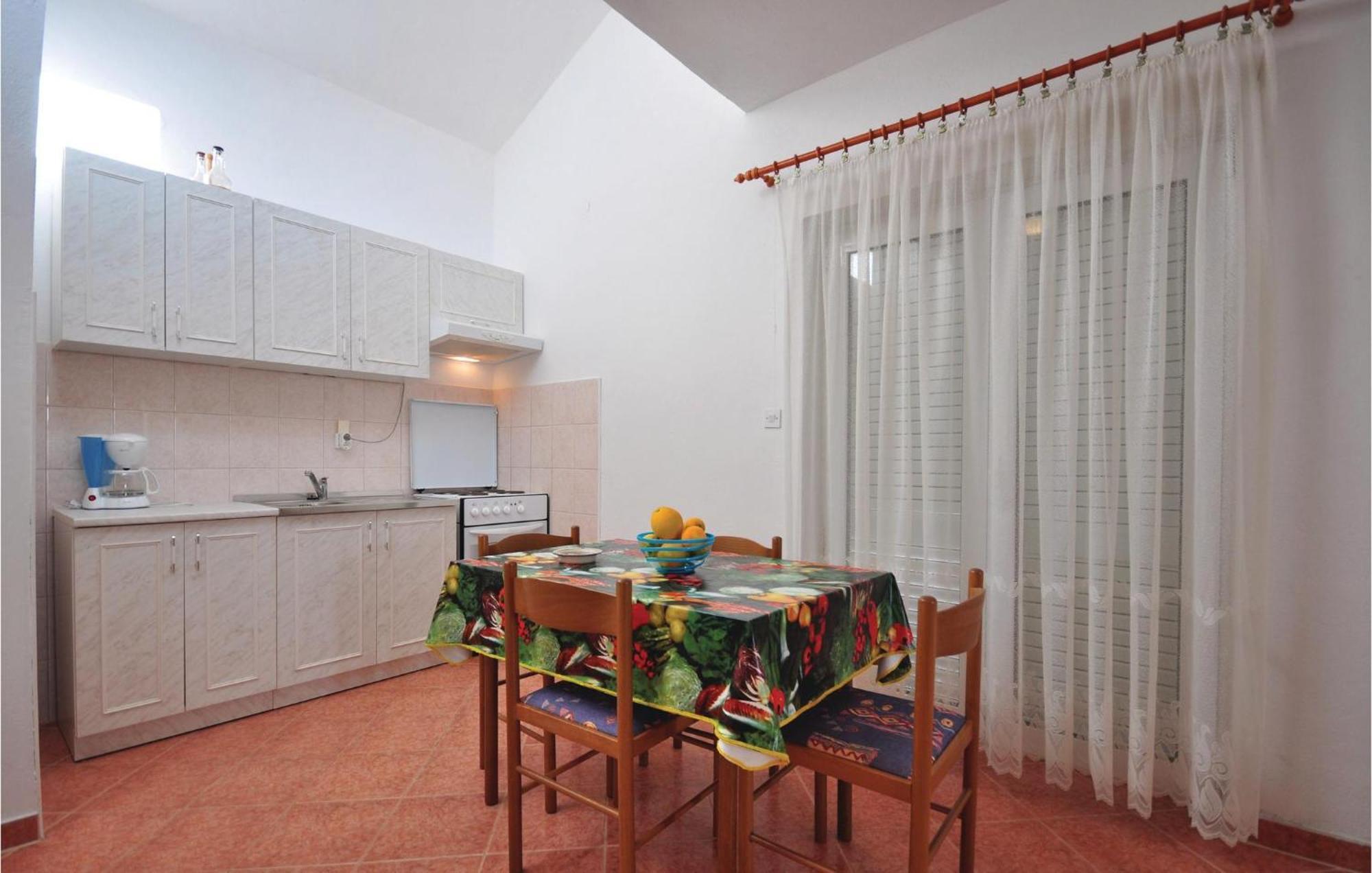Lovely Apartment In Trogir With Kitchen エクステリア 写真