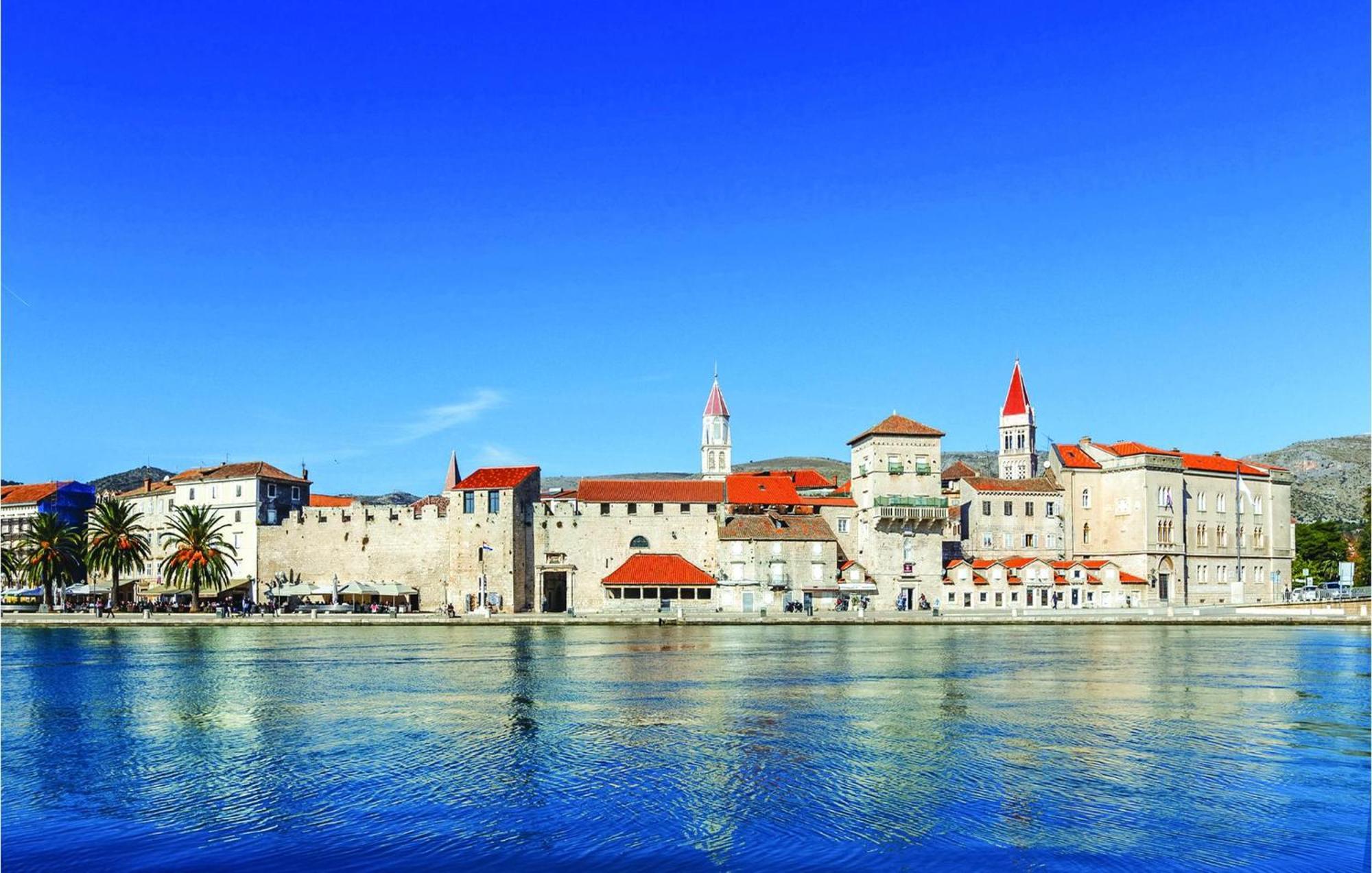 Lovely Apartment In Trogir With Kitchen エクステリア 写真